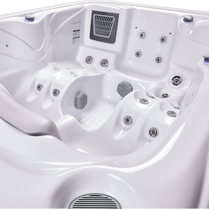 Buenospa Atlanta hot tub - front angle